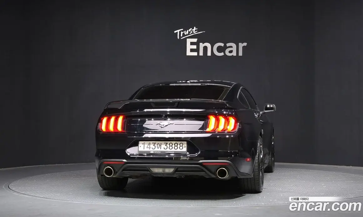 Ford Mustang 2018 2.3 автомат (гидро), фото 4