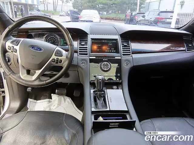 Ford Taurus 2015 2.0 автомат (гидро), миниатюра 7