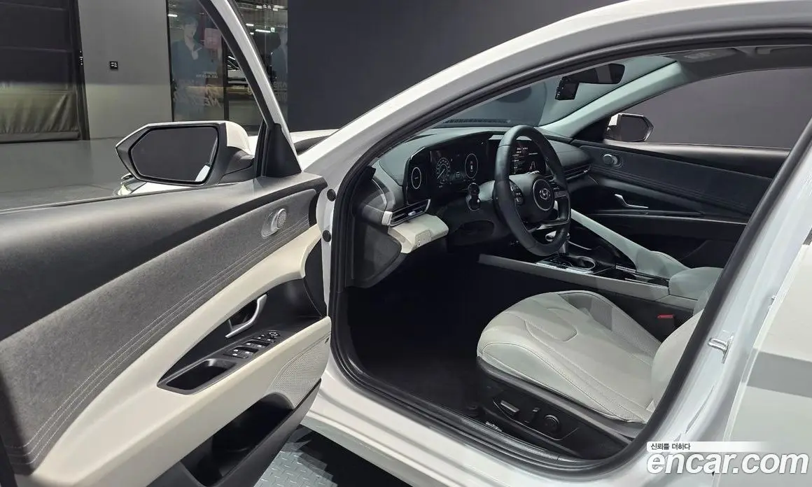 Hyundai Avante 2023 1.6 автомат (гидро), фото 13