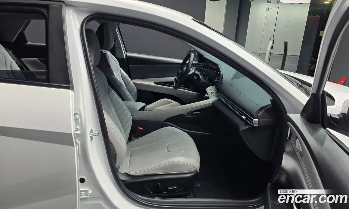 Hyundai Avante 2023 1.6 автомат (гидро), фото 17