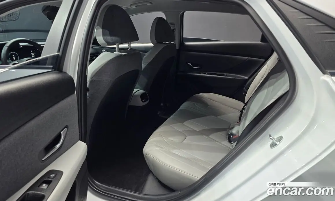 Hyundai Avante 2023 1.6 автомат (гидро), фото 18
