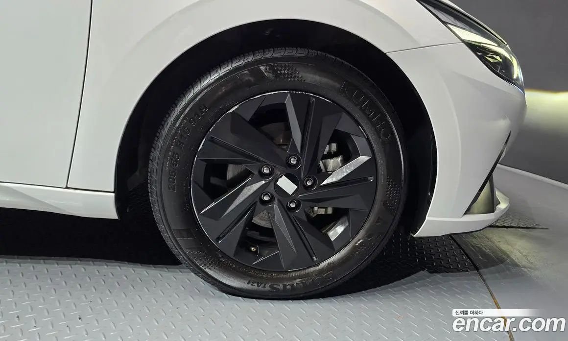 Hyundai Avante 2023 1.6 автомат (гидро), фото 7