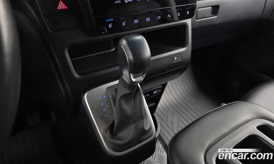 Hyundai Staria 2023 2.2 автомат (гидро), фото 12