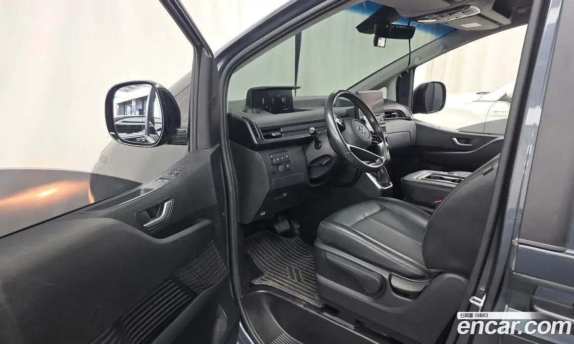 Hyundai Staria 2023 2.2 автомат (гидро), фото 13