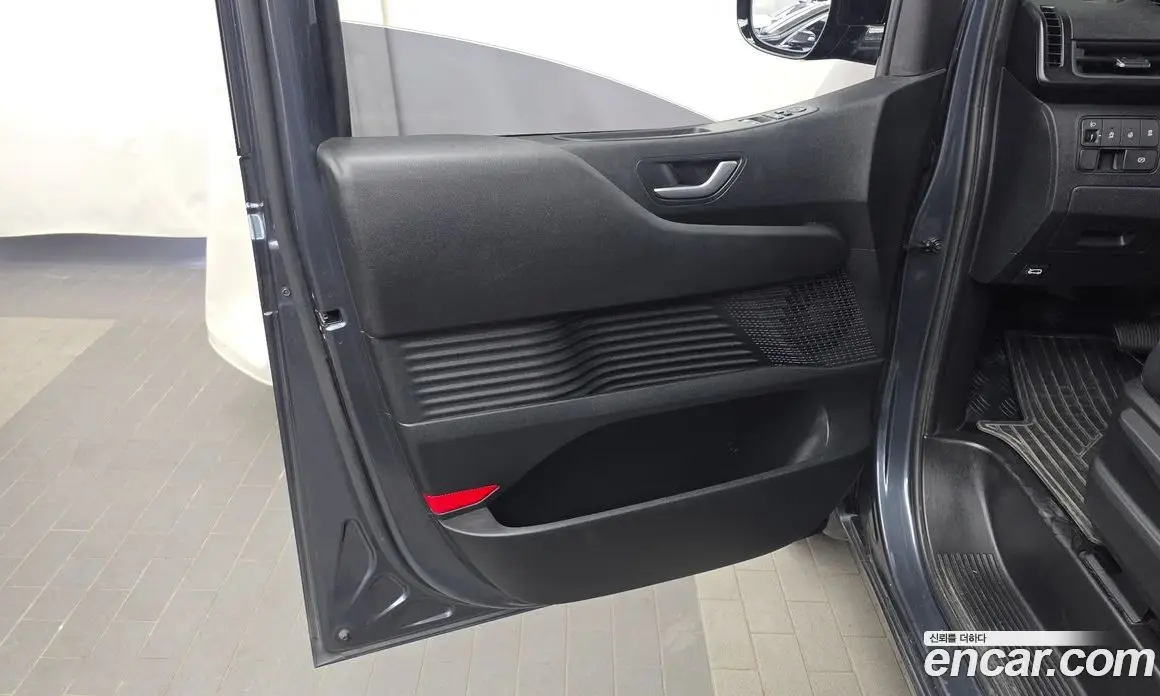Hyundai Staria 2023 2.2 автомат (гидро), фото 14
