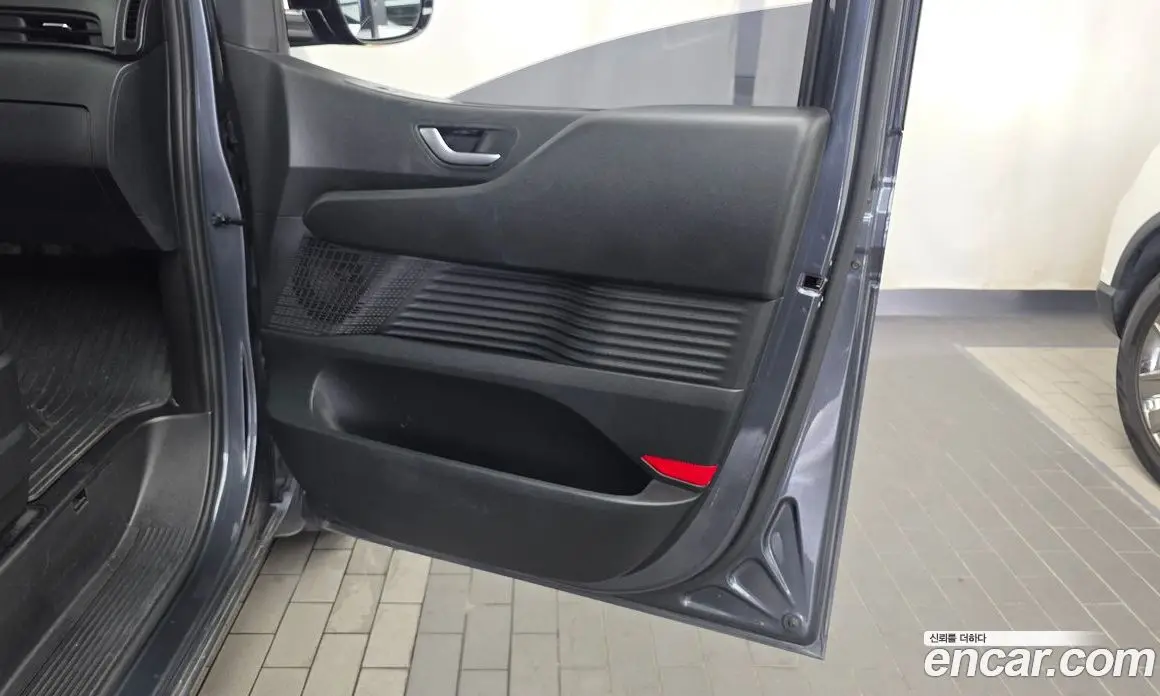 Hyundai Staria 2023 2.2 автомат (гидро), фото 15