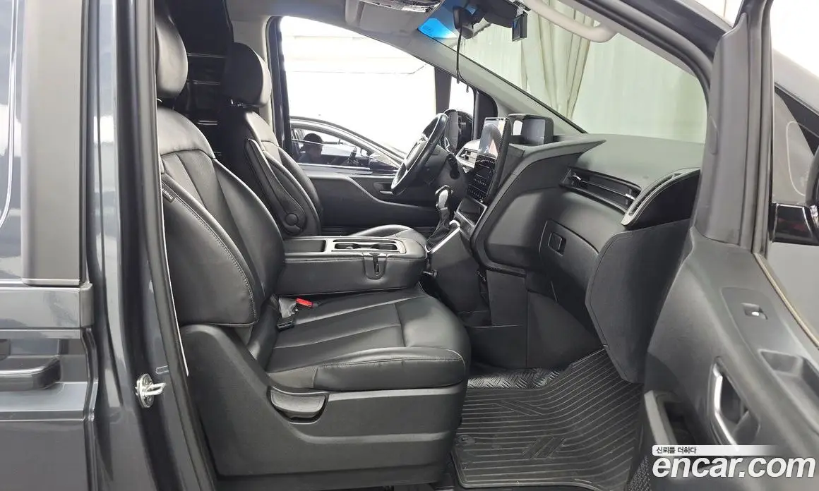 Hyundai Staria 2023 2.2 автомат (гидро), фото 17