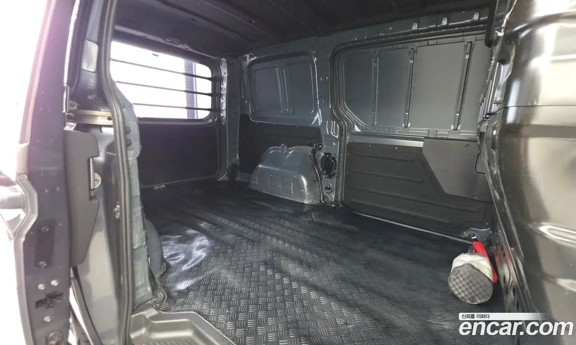 Hyundai Staria 2023 2.2 автомат (гидро), фото 18
