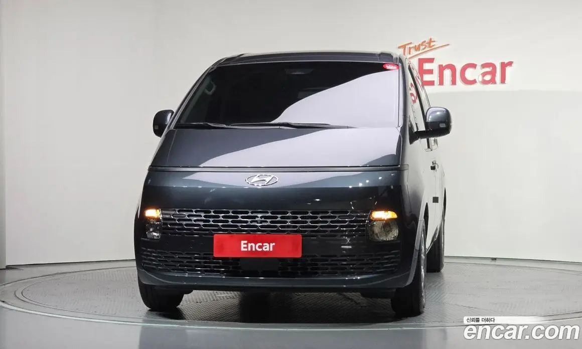 Hyundai Staria 2023 2.2 автомат (гидро), фото 3
