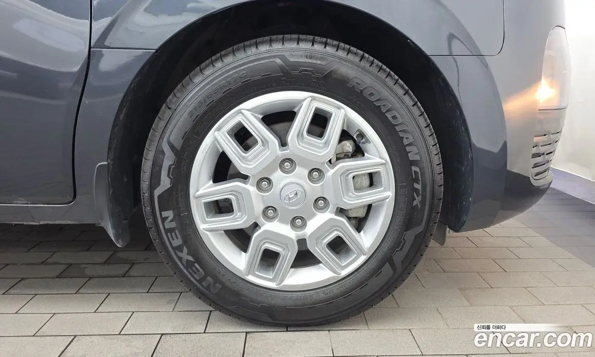 Hyundai Staria 2023 2.2 автомат (гидро), фото 7