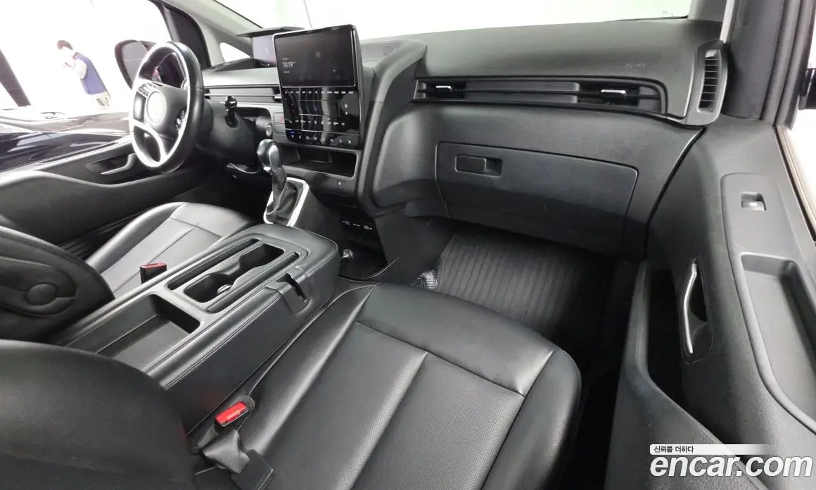 Hyundai Staria 2023 2.2 автомат (гидро), фото 10