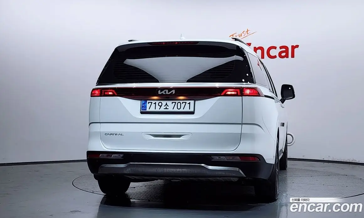 Kia Carnival 2023 2.2 автомат (гидро), фото 4
