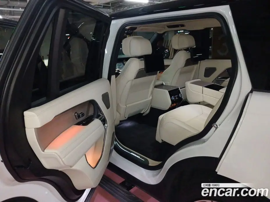 Land Rover Range Rover 2024 4.4 автомат (гидро), фото 17