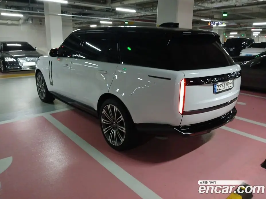 Land Rover Range Rover 2024 4.4 автомат (гидро), фото 6