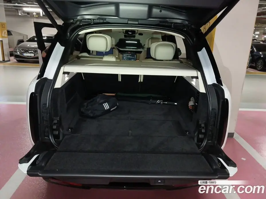 Land Rover Range Rover 2024 4.4 автомат (гидро), фото 8