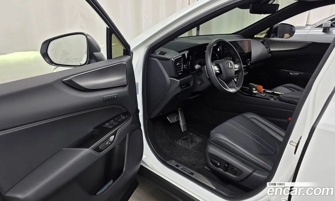 Lexus NX 2025 2.5 автомат (гидро), фото 10 Lexus NX 2025 2.5 автомат (гидро), фото 10