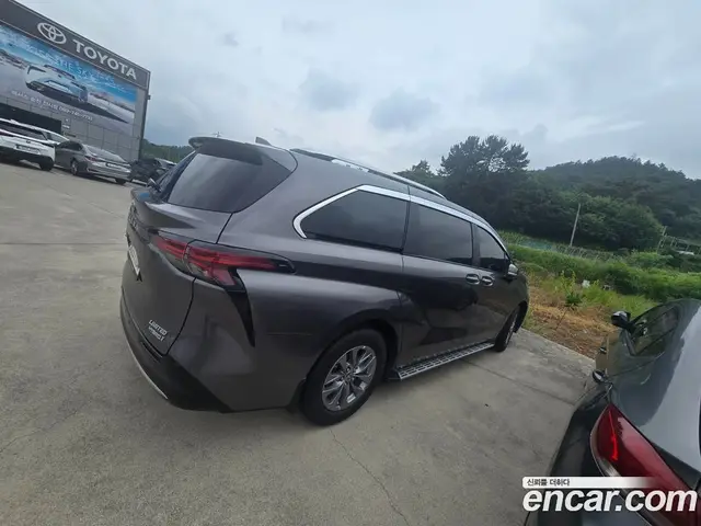 Toyota Sienna 2024 2.5 автомат (гидро), миниатюра 3 Toyota Sienna 2024 2.5 автомат (гидро), миниатюра 3