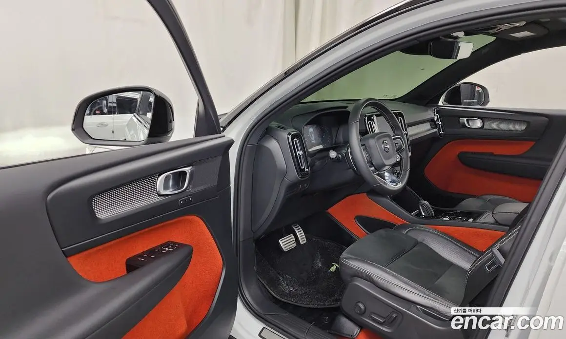 Volvo XC40 2019 2.0 автомат (гидро), фото 13