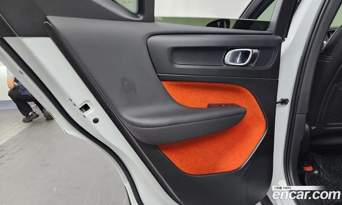 Volvo XC40 2019 2.0 автомат (гидро), фото 15