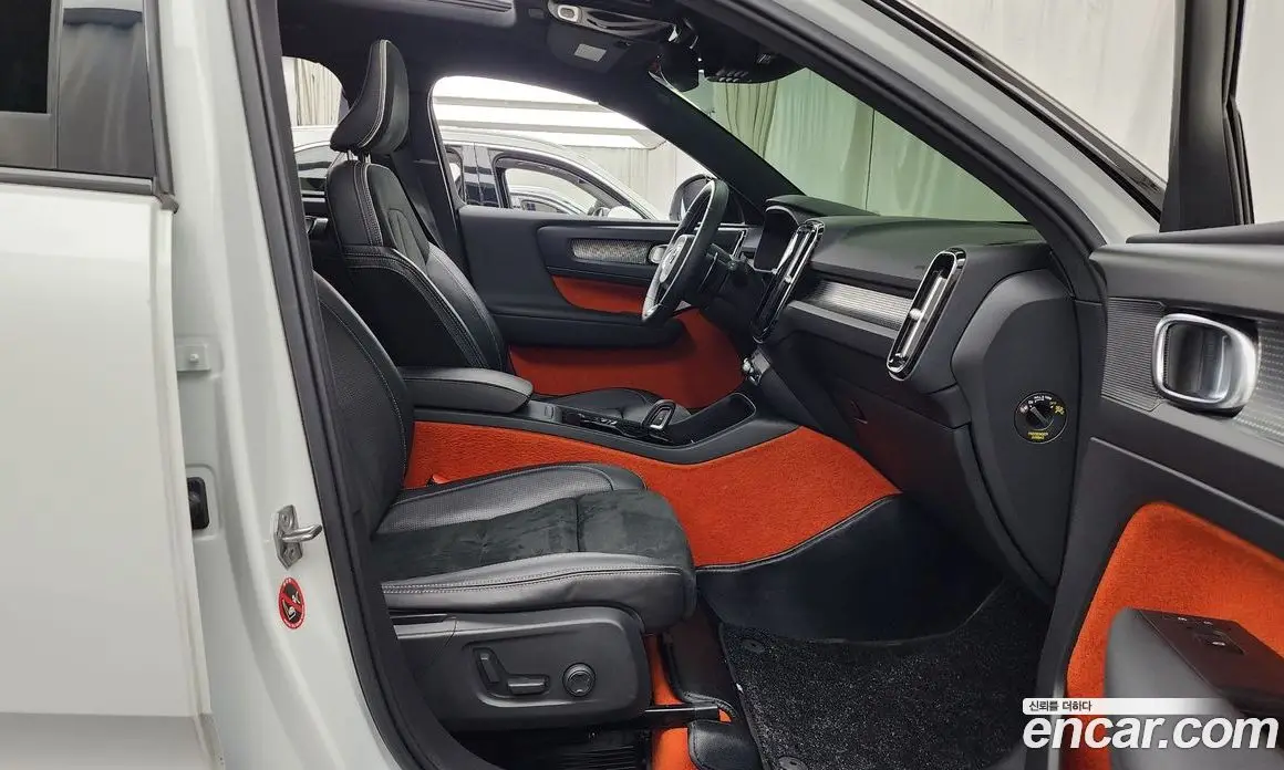 Volvo XC40 2019 2.0 автомат (гидро), фото 17