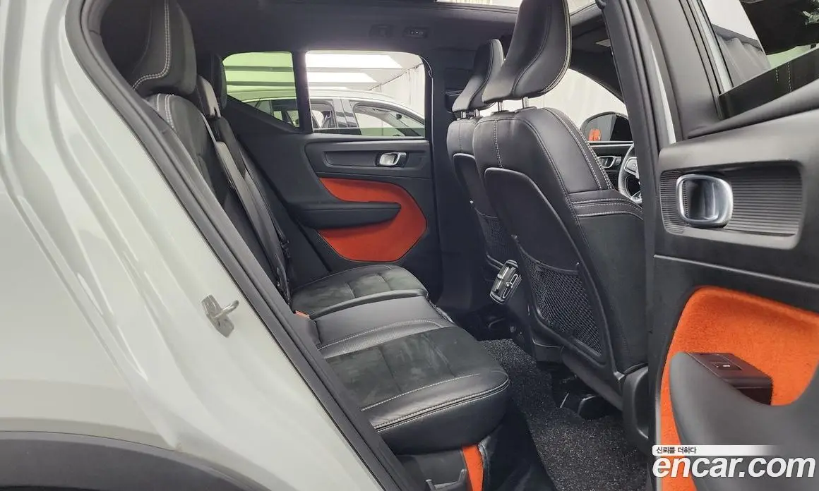 Volvo XC40 2019 2.0 автомат (гидро), фото 18