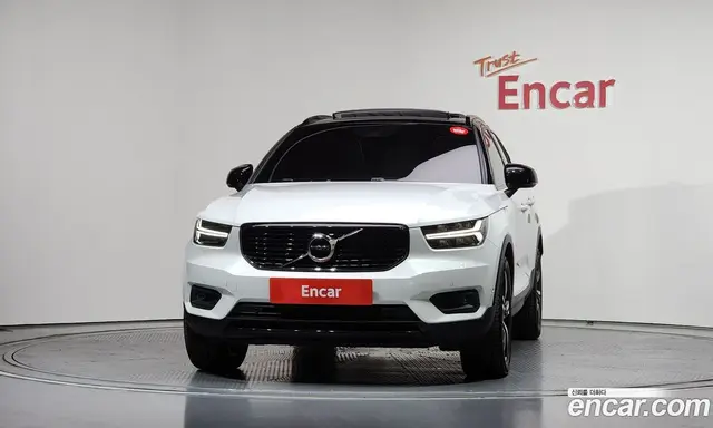 Volvo XC40 2019 2.0 автомат (гидро), миниатюра 3