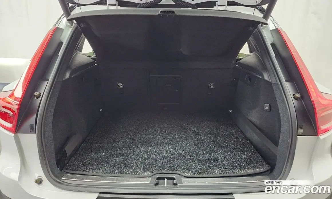 Volvo XC40 2019 2.0 автомат (гидро), фото 26