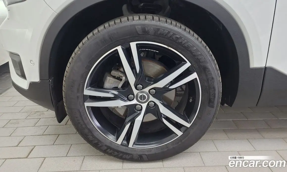 Volvo XC40 2019 2.0 автомат (гидро), фото 5