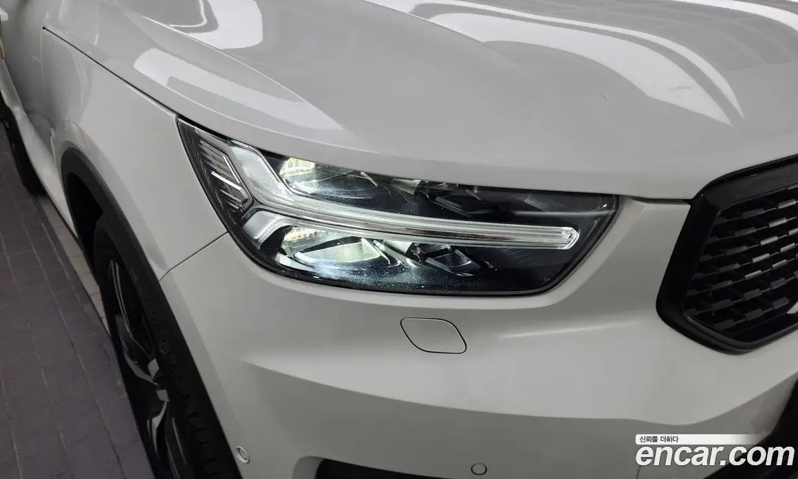 Volvo XC40 2019 2.0 автомат (гидро), фото 8