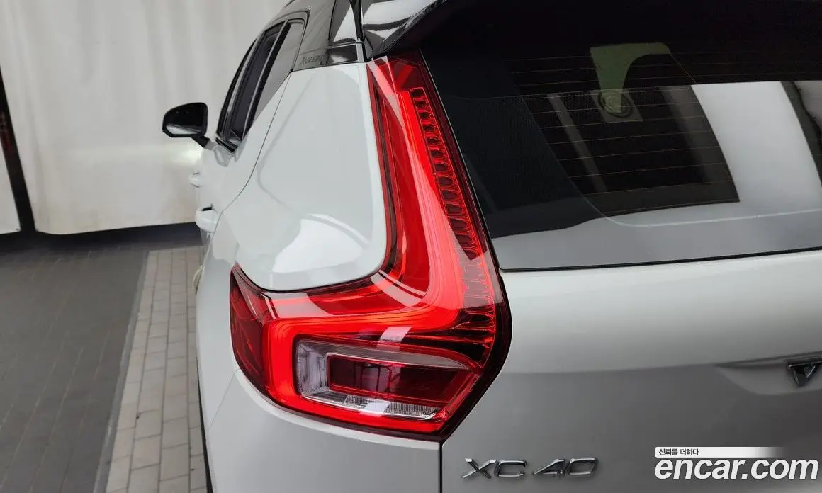 Volvo XC40 2019 2.0 автомат (гидро), фото 9