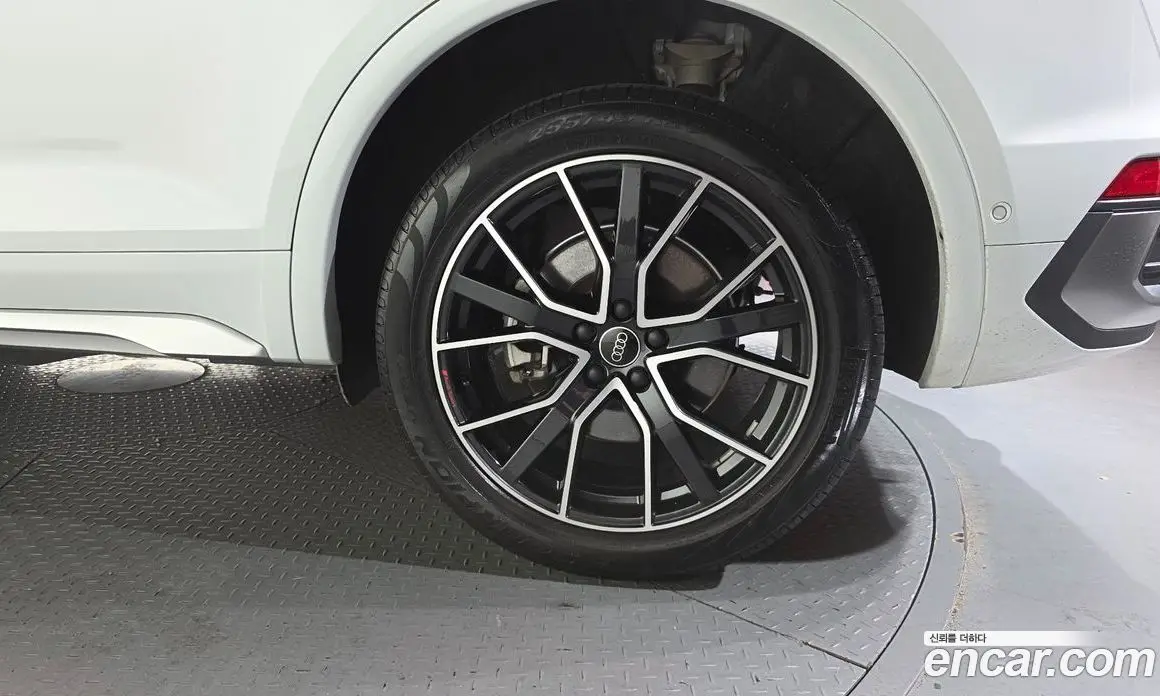 Audi Q5 2023 2.0 автомат (гидро), фото 7