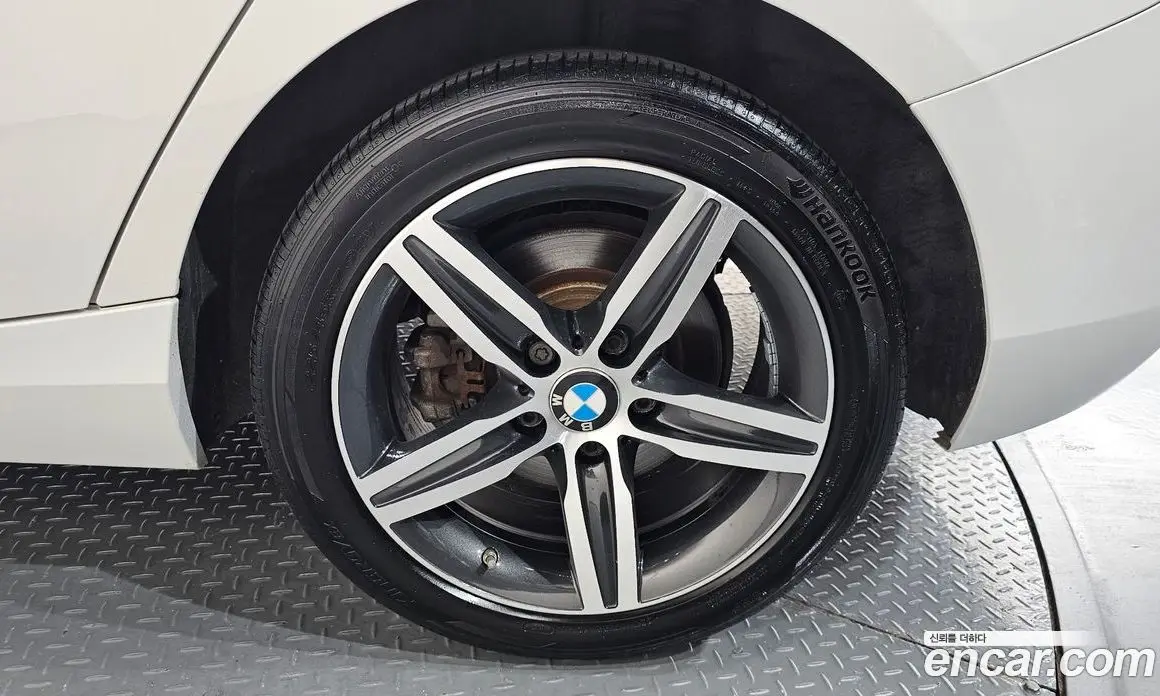 BMW 1 серия 2017 2.0 автомат (гидро), фото 6