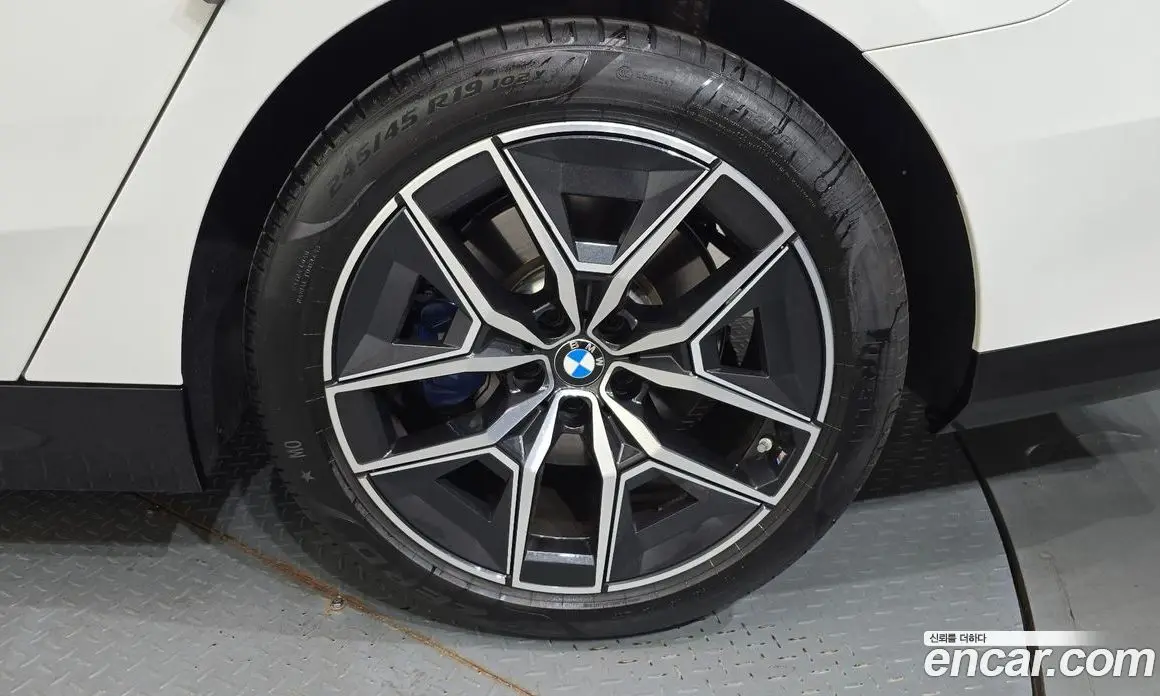 BMW 5 серия 2025 2.0 автомат (гидро), фото 7
