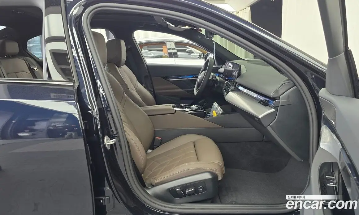 BMW 5 серия 2025 2.0 автомат (гидро), фото 16