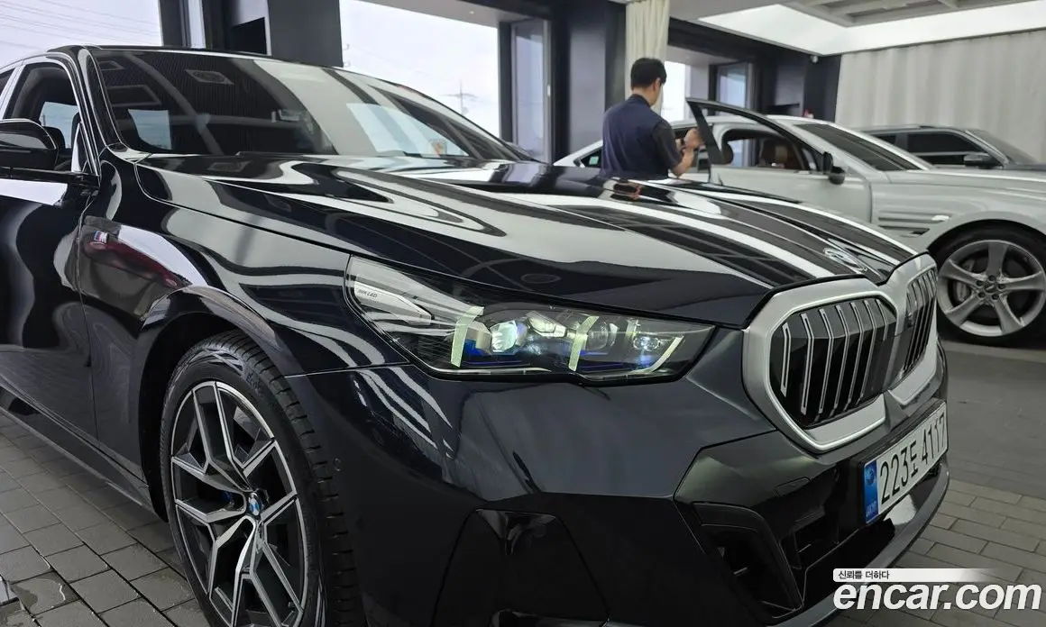 BMW 5 серия 2025 2.0 автомат (гидро), фото 8