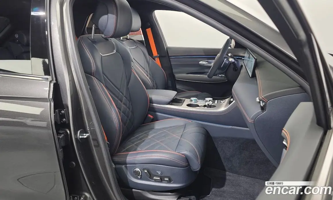 Genesis GV70 2024 3.5 автомат (гидро), фото 16