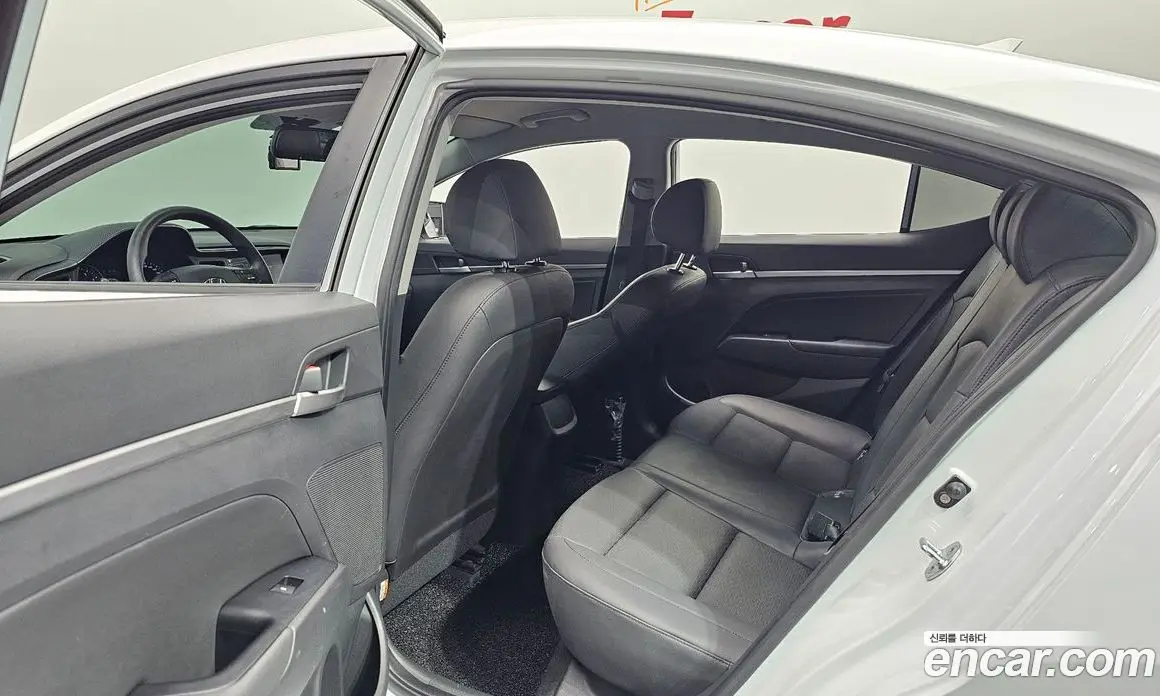 Hyundai Avante 2019 1.6 автомат (гидро), фото 11