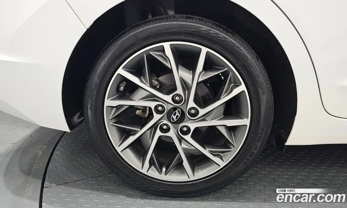 Hyundai Avante 2019 1.6 автомат (гидро), фото 5