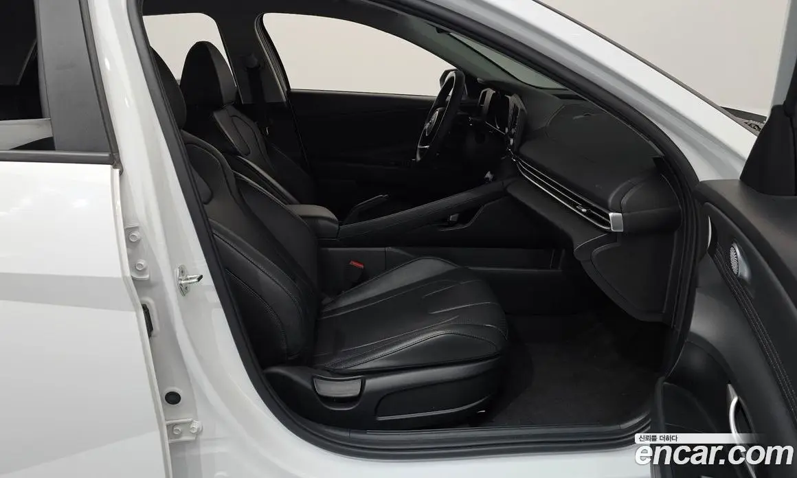 Hyundai Avante 2022 1.6 автомат (гидро), фото 16