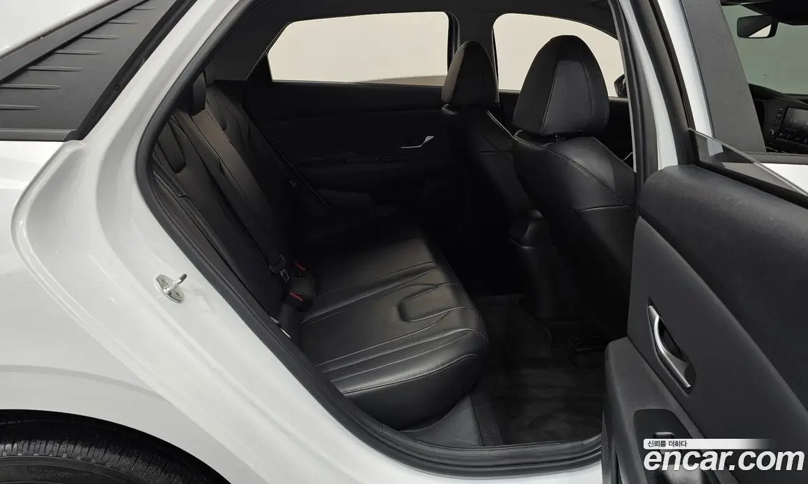 Hyundai Avante 2022 1.6 автомат (гидро), фото 17