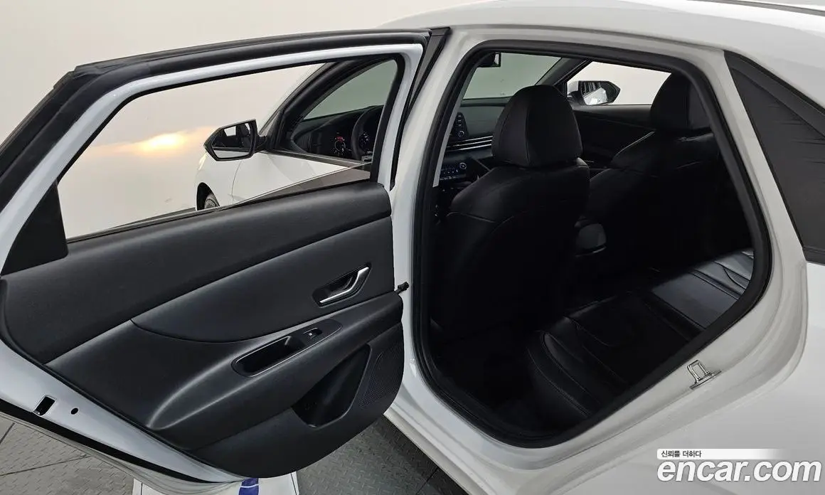 Hyundai Avante 2022 1.6 автомат (гидро), фото 23