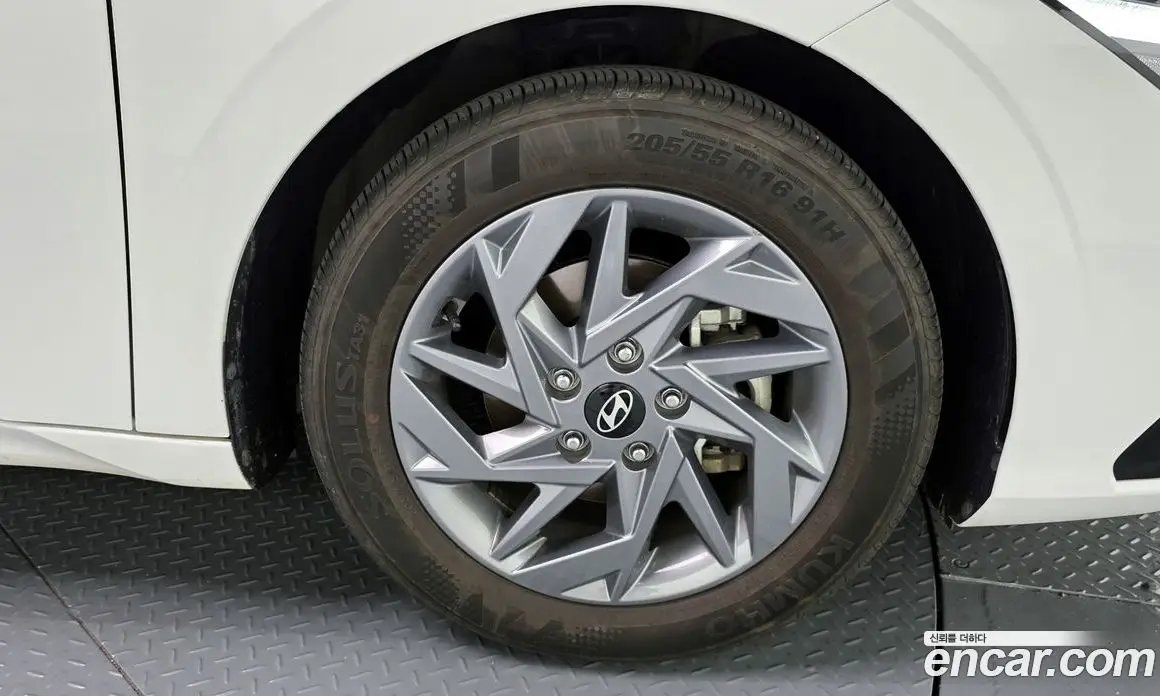 Hyundai Avante 2023 1.6 автомат (гидро), фото 5