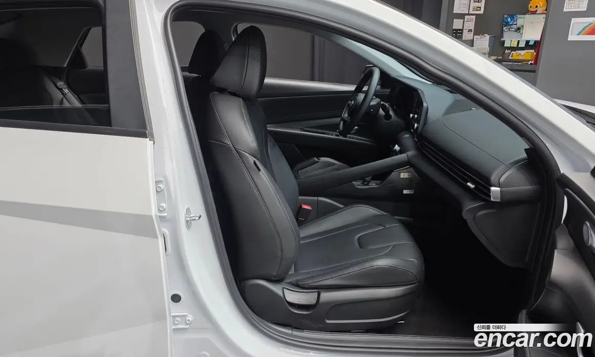 Hyundai Avante 2023 1.6 автомат (гидро), фото 17