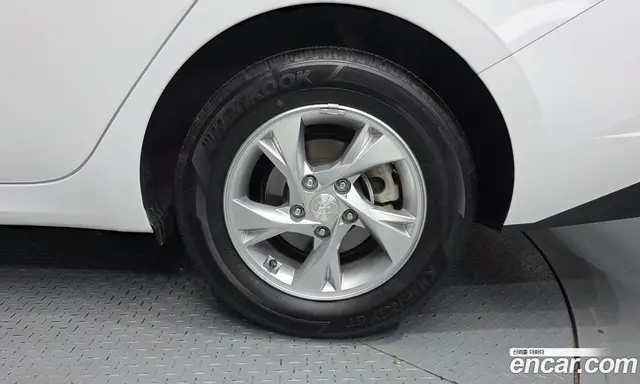 Hyundai Avante 2023 1.6 автомат (гидро), миниатюра 7
