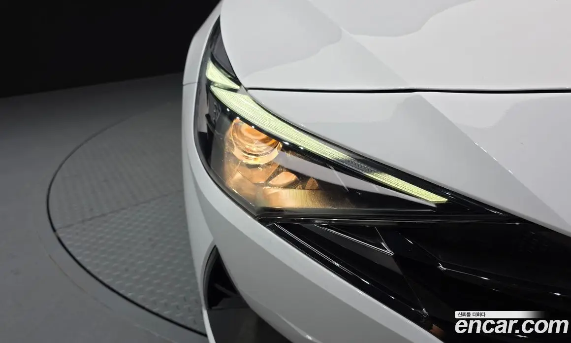 Hyundai Avante 2023 1.6 автомат (гидро), фото 8
