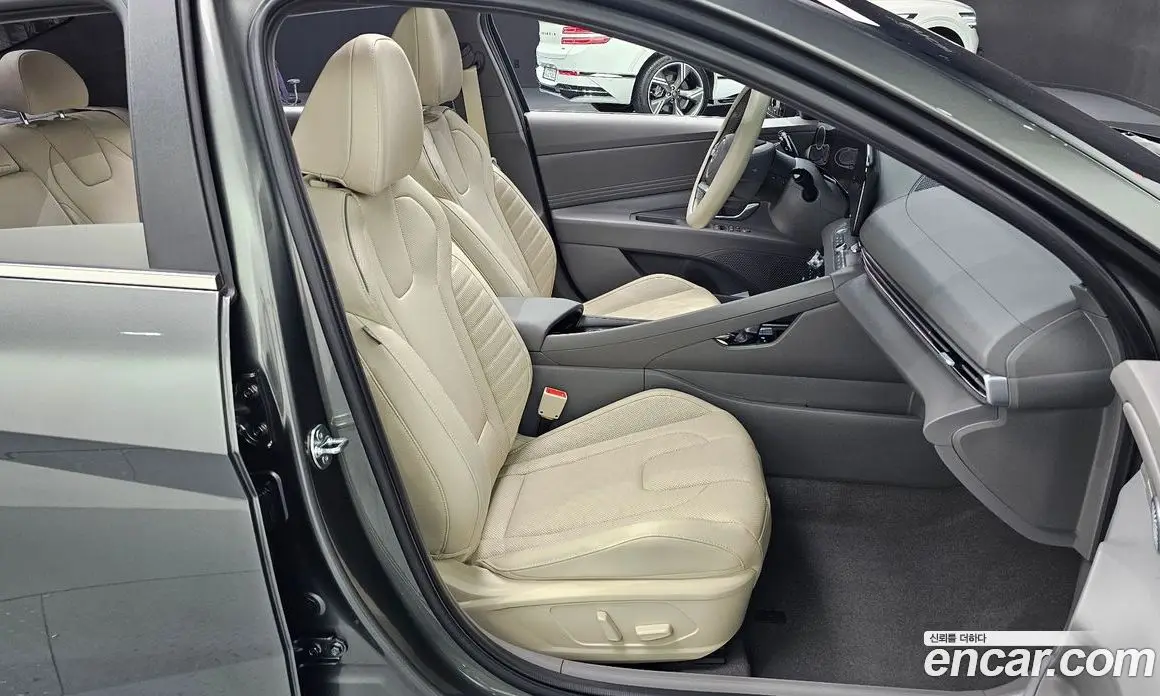 Hyundai Avante 2024 1.6 автомат (гидро), фото 16