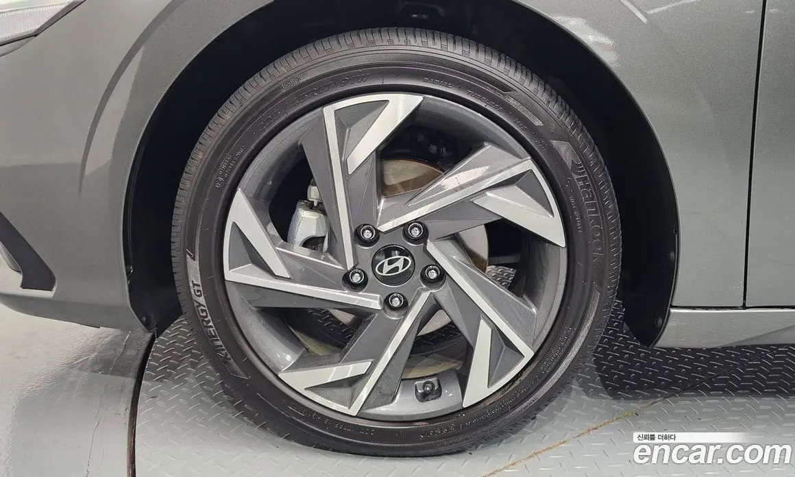 Hyundai Avante 2024 1.6 автомат (гидро), фото 5