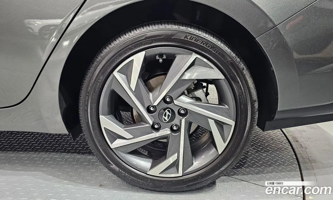 Hyundai Avante 2024 1.6 автомат (гидро), фото 7