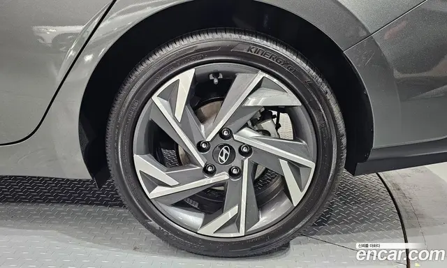 Hyundai Avante 2024 1.6 автомат (гидро), миниатюра 7