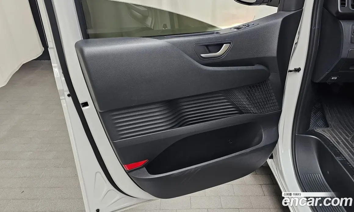 Hyundai Staria 2023 2.2 автомат (гидро), фото 14